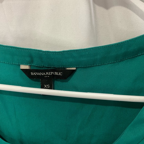 Banana Republic Women’s Teal Green Short Sleeve Satin Feel Blouse Size XS - Picture 3 of 9